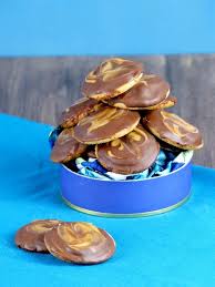 Biscuits Twix Top Maison Patisserievegetale Patisserievegane Veganpastry Patisserie Gateau Biscuits Twix Rece En 2020 Biscuits Patisserie Recette Gateau Vegan