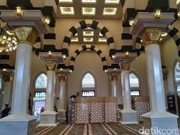 Tetapi karikatur dengan gambar berwarna juga tersedia. Wow Masjid Di Blitar Ini Bawa Gubernur Khofifah Sampai Madinah