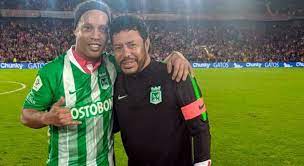 Atlético nacional es un club de fútbol de la ciudad de medellín, colombia.es considerado uno de los clubes más populares de colombia y de sudamérica. Ronaldinho Also Visited The Atletico Nacional Shirt At His Farewell
