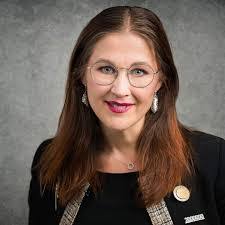 Anna Mell's Instagram, Twitter & Facebook