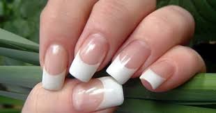 هل تريدين تطبيق ستايل المناكير الفرنش لكن أظافرك قصيرة؟ لا تقلقي ابداً من هذا الموضوع، فهناك طريقة معيّنة. 4 Ø§Ø®ØªÙ„Ø§ÙØ§Øª Ø¨ÙŠÙ† Ø§Ù„Ø£Ø¸Ø§ÙØ± Ø§Ù„Ø¥ÙƒØ±ÙŠÙ„ÙŠÙƒ ÙˆØ§Ù„Ø¬ÙŠÙ„ Ù„Ø§Ø²Ù… ØªØ¹Ø±ÙÙŠÙ‡Ù… Ù‚Ø¨Ù„ Ù…Ø§ ØªØ®ØªØ§Ø±Ù‰ Ø§Ù„ÙŠÙˆÙ… Ø§Ù„Ø³Ø§Ø¨Ø¹