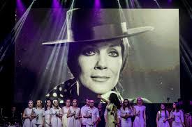 Tercet egzotyczny powstał w 1964 roku z inicjatywy zbigniewa dziewiątkowskiego. Koncert Tribute To Tercet Egzotyczny Pozegnanie Gwiazdy Www Wroclaw Pl