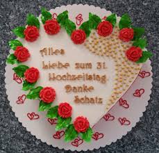 Zum 31 Hochzeitstag Mit Essbaren Herzen Tortenspitzen Hochzeitstag Kuchen Hochzeitstag Bilder Hochzeitstag