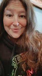 Carmen Bloom's Instagram, Twitter & Facebook