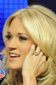 Carrie Underwood S Round Pale Yellow Diamond Yup Her Husband Di Carrie Underwood Engagement Ring Carrie Underwood Wedding Ring Yellow Diamond Engagement Ring