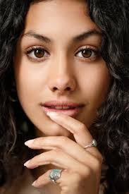 Eliza Porter's Instagram, Twitter & Facebook