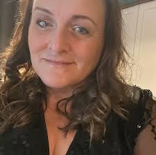 I really want to bring a friend to Colette de fuste in June and want to  stay in a hotel or somewhere close to the harbour and the beach to show her