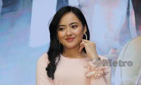 Ini dia pelakon izman atau shukri yahaya dalam drama 30 pesanan suara di tv3. Hannah Delisha Elak Cinta Lokasi