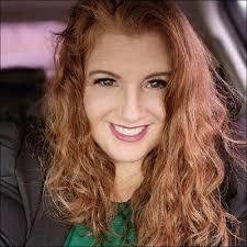 Kari Dennis's Instagram, Twitter & Facebook