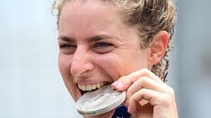With chloe dygert (usa) well off the pace, only anna van der breggen (netherlands) can have any say in the running order of the podium now. 14jhz94fmlhbem
