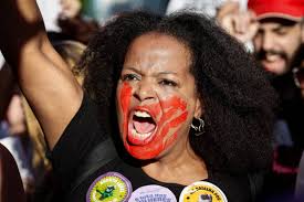 Como você acha que deve ser a política de aborto no Brasil, leitor?