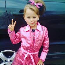 I'm jojo, all i talk about it how excited i am to go on tour! How Jojo Siwa 16 Who S Bffs With The Kardashian Kids Became The Youtube Dance Star Every Schoolgirl Wants To Be Thanks To Her Famous Big Colourful Bows
