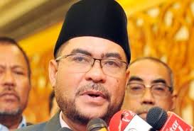 Dalam artikel terbaharu bertajuk 'membuang sial langkah sheraton' yang dimuat naik di facebooknya hari ini, beliau mengajak umno untuk. Dr Mujahid Yusof Rawa Umno Bn Dlm Pru 15 Merampas Kelantan Terengganu Dgn Selesa