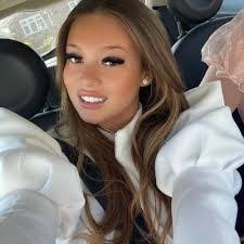 Mia Harman's Instagram, Twitter & Facebook