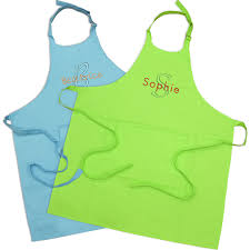 Choisissez l'une de nos nombreuses couleurs proposées, et lancez vous dans la personnalisation d'un tablier haut de gamme qui comblera votre. Joli Cadeau Idee Cadeau Naissance Tablier De Cuisine Personnalise