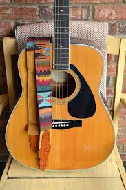 How does a guitar strap hook to a guitar? How To Put On A Guitar Strap Arxiusarquitectura