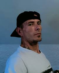 Witam , szukam mężczyzny, który nie będzie się bał pokazać mi swojej  ciemnej i jasnej strony. Brakuje mi drugiej osoby, z którym mogłabym się  dzielić rzeczami dnia codziennego. Chcesz się poznać? Odezwij