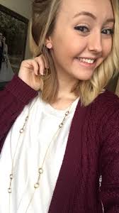 Happy friday everyone🌞 What are your plans for the weekend? Beautiful  @daya.tlbm wearing our chunky gold earrings!