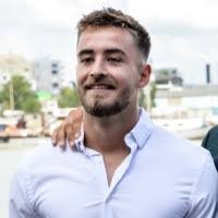 Alex Perrin's Instagram, Twitter & Facebook