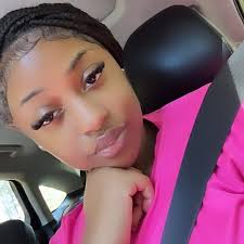 Girls with locs drop a picture I wanna see something 🤔