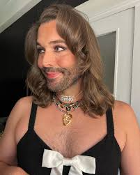 My first Met Gala experience queens! Tonight's Met Gala is all things Karl  Lagerfeld so you know the Chanel had to come out to play. I can't wait to  see all of