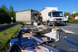 De la 2 275 € pana la 2 400 €. Patru Camioane Implicate Intr Un Cumplit Accident In Germania Un Èofer A Murit Pe Loc Ziarul Romanesc Germania
