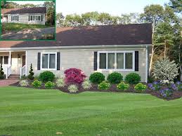 Front yard landscaping ideas for color. Is De Andere Kant De Rechterhelft Hiervan Spiegelen En Nabootsen Die Boxwoods Vind Ik We Front Yard Landscaping Design Front Yard Flowers Boxwood Landscaping