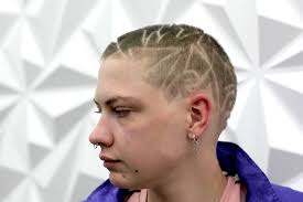 Hi my mum is in hospital and unfortunately lost or had her phone stolen.  She is getting better so does anyone have a old working iPhone I could buy  just for making