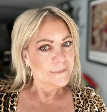 Makeup classes for women over 40