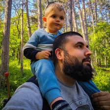 Продава се къща в гр.Нови Искър,кв.Кумарица на 15км.от София,ново  строителство.Състои се от три спални,две бани,котелно и хол с трапезария  120кв.м и двор 850кв.м.Отоплението е на Котел с пелети,климатици,собствен  водоем.Отвътре има довършителни ремонти ...