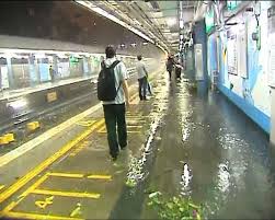 水浸偵測器 water leak sensor 能偵測漏水、水浸情況，防患未然。用家可把 water leak sensor 的機身主體掛於廚房、洗手間或客廳的牆上，並接上長達 1.8 米水感探測器，可按需要決定水感探測器離地的高度，而把探測器以垂直或彎曲的方式貼於牆身作偵測。 ä¹é¾å¡˜ç«™æ°´æµ¸æ±éµæœå‹™ä¸€åº¦å—å½±éŸ¿ Now æ–°èž