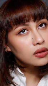 Easy Halloween Makeup Idea: Mia Wallace from Pulp Fiction