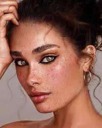 На данном изображении может находиться: 1 человек, часть тела крупным планом