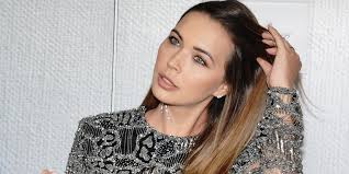 Sandra Kubicka wyprzedaje meble z wymarzonego domu. Tak odcina się od  Barona?