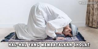 Artikel ini saya ambil dari buku fiqih puasa praktis buya yahya serta dari beberapa sumber lainnya. Perbuatan Yang Membatalkan Sholat
