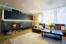 Maybe you would like to learn more about one of these? Grand Salon Avec Cheminee Dans Le Mur Banque D Images Et Photos Libres De Droits Image 34742227