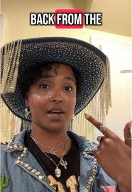 sue daniels ✍️ (@sumeyawrites)