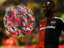 Eso señalan de luis advíncula cuando jugó como lateral derecho en newell's old boys de rosario, y lo pasaron a detallar en el programa de gustavo lópez (espn argentina) en radio la red. Luis Advincula Hinchas De Newell S Old Boys Amenazaron Al Plantel Antes De Clasico Ante Rosario Central