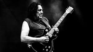 25 de febrero de 2005), popularmente conocido como pappo, fue un músico, guitarrista, cantante y compositor argentino. Pasaron 16 Anos Del Accidente En El Que Murio Norberto Pappo Napolitano