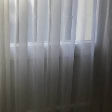 Rideaux à oeillets, à pattes ou galon fronceur, voilages ou vitrages choisissez le système qui convient le mieux à vos fenêtres. Rideau Voilage Blanc Plombe Eu Bas 300 Cm De Hauteur Un Grand Marche