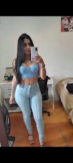 Eu uso 44, não me acho gorda, tenho 1,53 de altura e 64 kilos