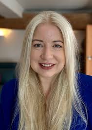 📸 New headshot, same mission. I've finally retired the slightly-too-casual  profile photo in favour of something that feels more aligned with the work  I do — and the work I want to