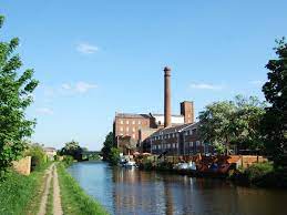 It passes through 91 locks with a summit level of 487 feet. Leeds And Liverpool Canal Wikipedia