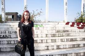 Stunning earrings featuring beautiful faceted swarovski briolette crystals in a wonderful midnight blue. Laville Maryshoppings