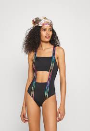 Maillots de bain femme calvin klein que vous fassiez escale sur une plage tropicale ou au bord d'une piscine, la gamme de maillots de bain calvin klein femme comprend des bikinis, des maillots de bain une pièce et des accessoires adaptés à toutes les destinations. Calvin Klein Swimwear Pride One Piece Maillot De Bain Black Noir Zalando Fr