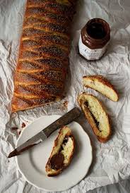 Braided Nutella Bread Pass The Cocoa Tresse Au Chocolat Idee Recette Nourriture