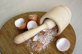 Des coquilles d'oeufs comme anti limaces! 1001 Usages Et Idees Recup Avec Une Coquille D Oeuf