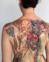29 Tatuajes Inspirados En Legendarias Obras De Arte Cultura Inquieta Klimt Tattoo History Tattoos Tattoo Style