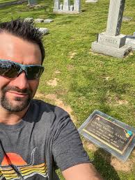 I've got two dollars in the jukebox, And five dollars in a bottle, And ten  more just in case that don't do the trick!” 🎶🎼🎵🎙️ —— “Two Dollars In  The Jukebox” by