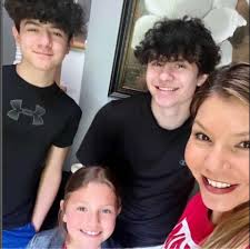 Hi, does anyone have recommendations for a really good neck/ travel pillow  for the flight please. Thank you in advance ☺️